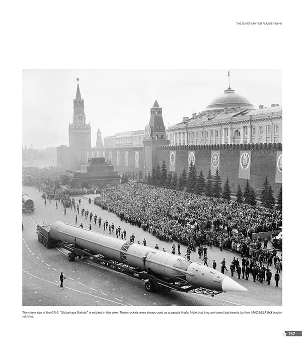 Canfora Publishing The Soviet Army on Parade 1946-1991 Bildband