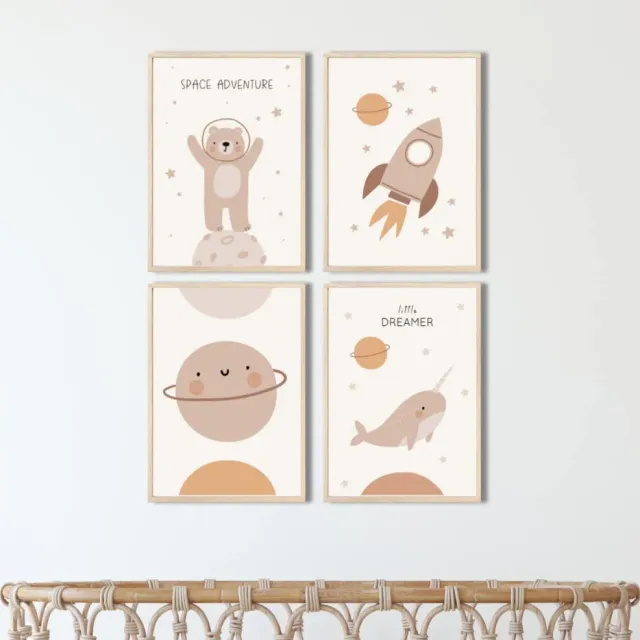 MeinBaby123 Kinderzimmerposter 4er Set A4 Poster Tiere Astronaut